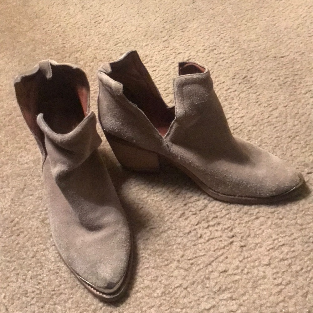 Preloved Jeffrey Campbell Booties!!!